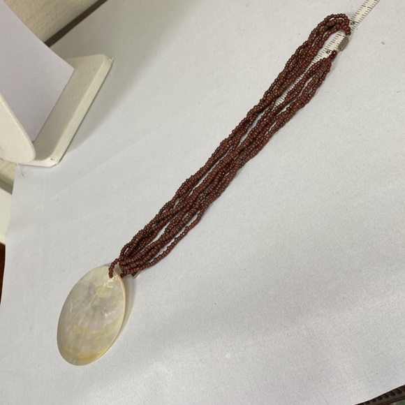Large polished shell necklace brown seed beads - Picture 6 of 10